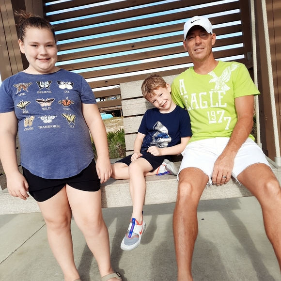 Meet your Posher, Joshua - Picture 2 of 7